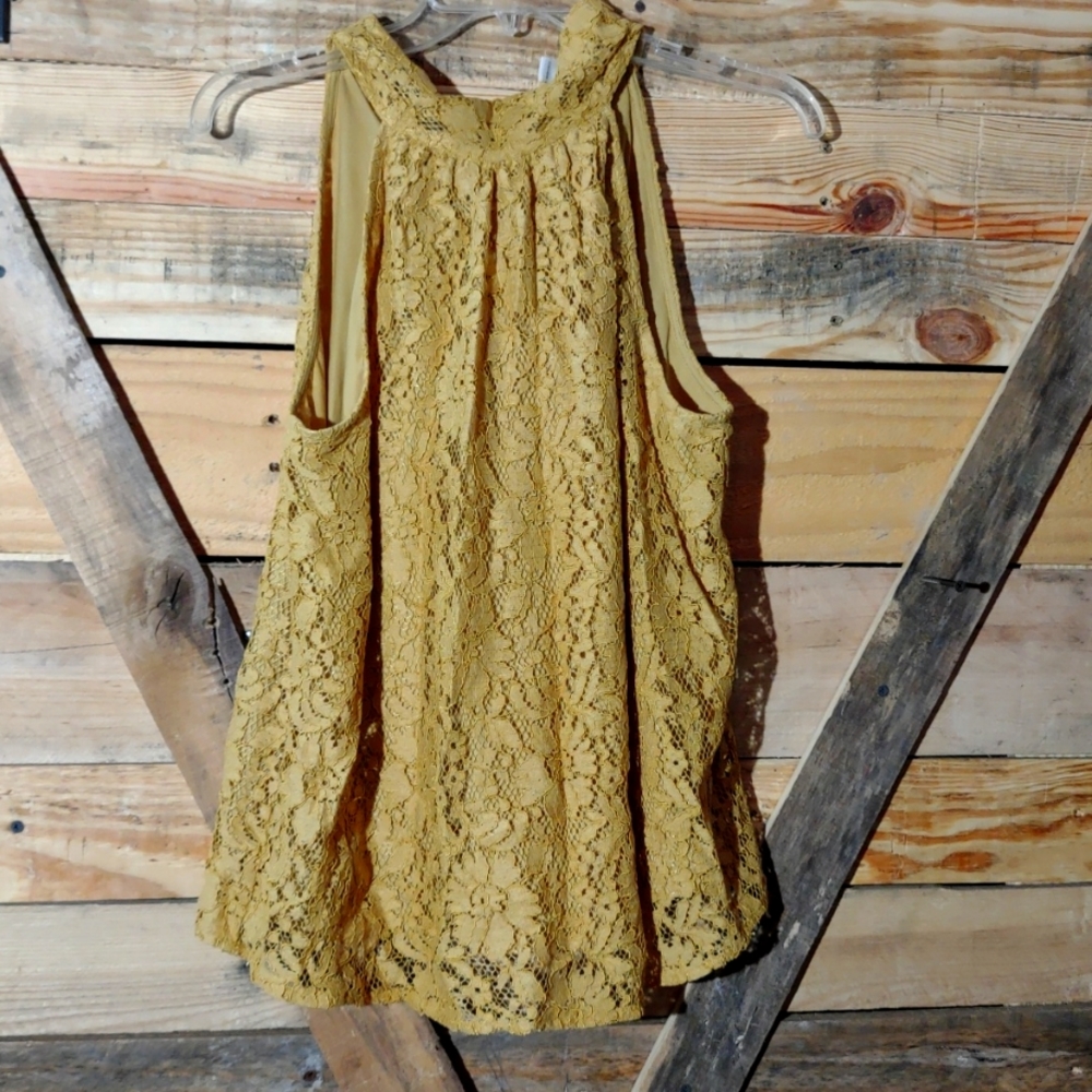 Tank with bow in back yellow size med